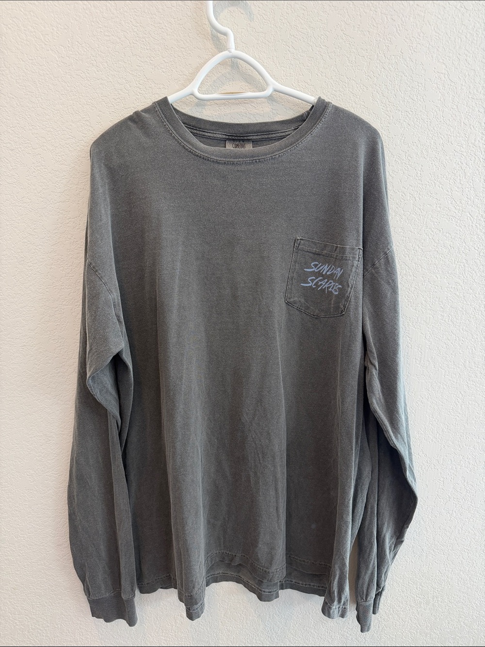 Sunday Scary’s ride the wave Men's Long Sleeve Pocket Tee - Gray